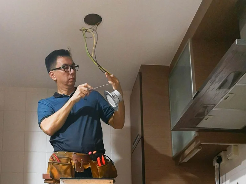 Commercial Electrician in Restaurant Kitchen